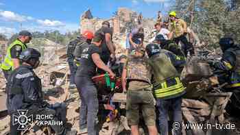 Präsident beim Gipfel in Berlin: Russland nimmt Selenskyjs Heimatstadt unter Beschuss