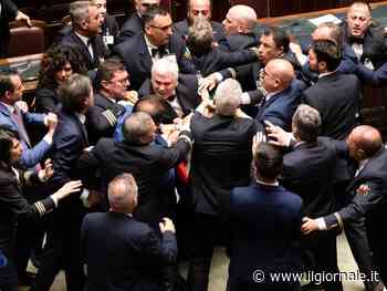 Rissa alla Camera, pugni, cazzotti, espulsioni: cosa è successo