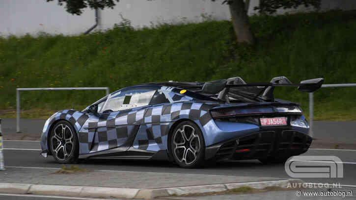 Welke nieuwe supercar wordt hier getest bij de Nürburgring?