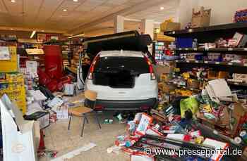 POL-WES: Hamminkeln - Auto fährt in Einkaufsmarkt