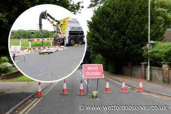 Station Road between Abbots Langley and Kings Langley shut