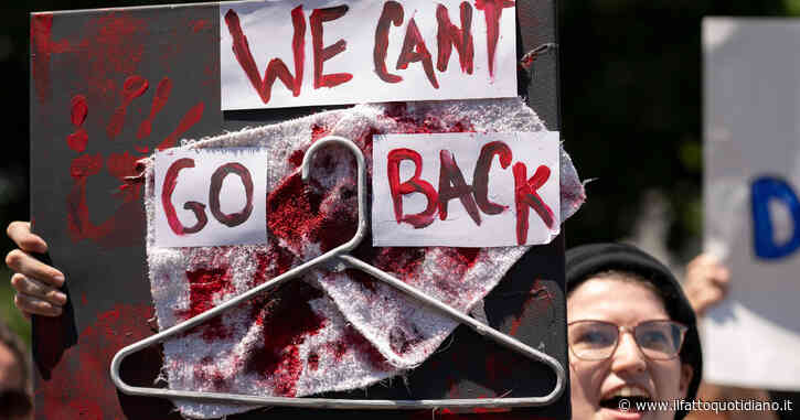 Aborto, la Corte Suprema boccia il ricorso dei pro-life contro la pillola: “Si può continuare a usare il mifepristone e a comprarlo per posta”