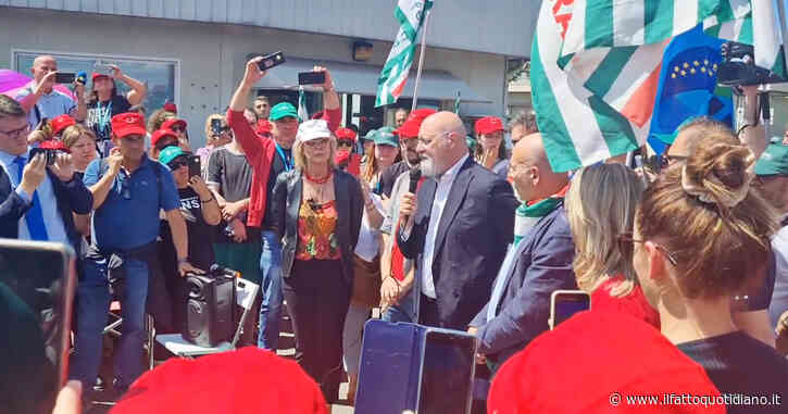 Presidio alla Mozarc-Bellco di Mirandola, Bonaccini: “Vogliono chiudere? Scelta vergognosa e intollerabile, non lo accettiamo”