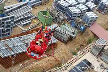 Brandweer redt kraanmachinist tijdens spectaculaire oefening vanop 35 meter hoogte in Opglabbeek