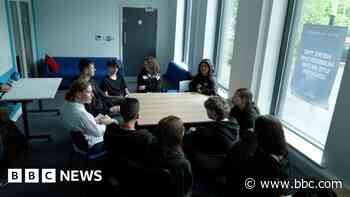 College students on life without a smartphone