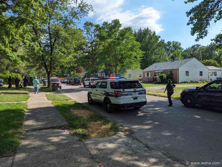 1 FWPD officer in stable condition following gunfire exchange after burglary; 1 in custody