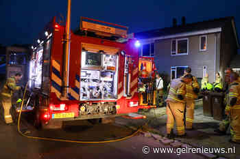 Electrische accu vliegt in brand in schuur