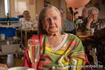 Oudste inwoonster Vera blaast 108 kaarsjes uit: “Mijn geheim: ik heb veel gefietst, gewandeld én gewerkt”