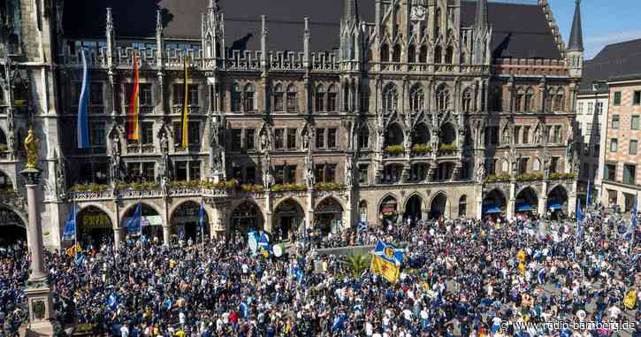 Polizei lässt keine Menschen mehr auf Münchner Marienplatz