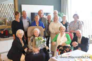 Martha Van Overbeke blaast 102 kaarsjes uit