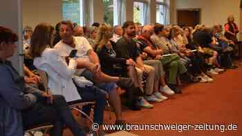 Flüchtlings-Ankunftsort: Politik attackiert Ilsedes Bürgermeister