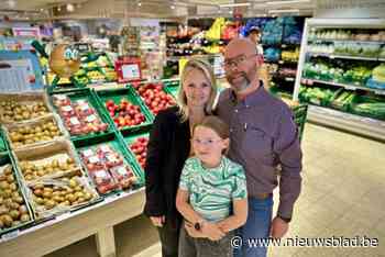 Patrick (52) en Nancy (44) nemen Delhaize-filiaal over waar ze elkaar in 1996 leerden kennen: “Willen familiale winkel uitbouwen”