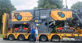 Bijzondere spreekbeurt van Mees (12): vader komt met kolossale asfaltfreesmachine naar basisschool