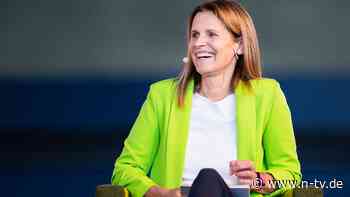 Mit Bart Simpson in die EM: ZDF-Moderatorin sorgt mit Sockenwahl für Aufsehen