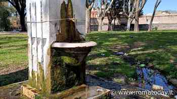 Fontanelle, poche e rotte nei giardini del centro. Il municipio lancia l’allarme