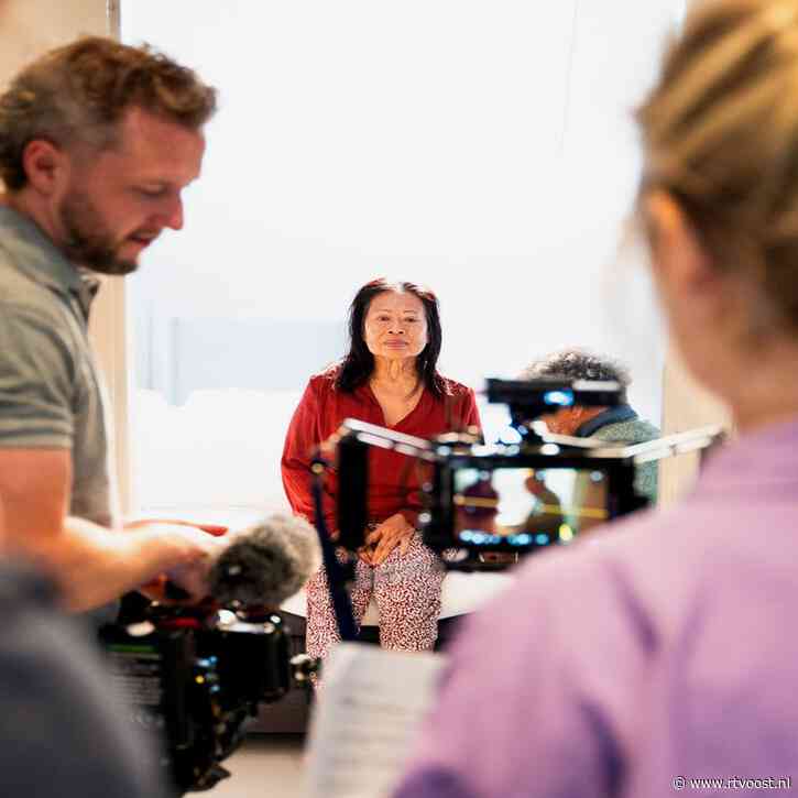 Zwolse theatermaker Elise Doll brengt met indringende voorstelling ouderenmishandeling onder de aandacht