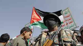 Schiff treibt steuerlos umher: Polnisch-ukrainischer Frachter sinkt nach Huthi-Angriff langsam