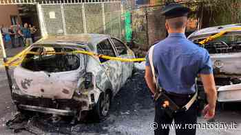 Incendio al Collatino, in fiamme scooter e automobili