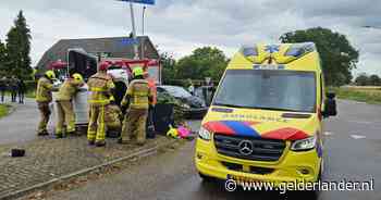 Automobilist raakt bekneld na botsing op kruising in Gendringen