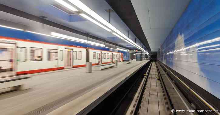 Mann richtet in U-Bahn Pistole auf Fahrgast