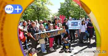 Demonstration gegen die Schließung des Stöckener Bades