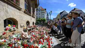 Warten auf Auslieferung: Hunderte verabschieden Valeriia bei Gottesdienst