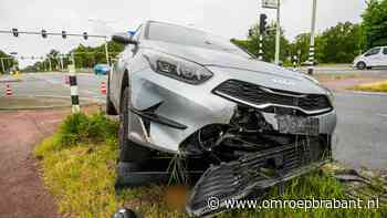 112-nieuws: auto vliegt uit de bocht • dak huis door brand verwoest