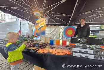 Verkiezing Koning en Koningin van de Vogelmarkt. Een kijkje in de wondere wereld van standwerkers
