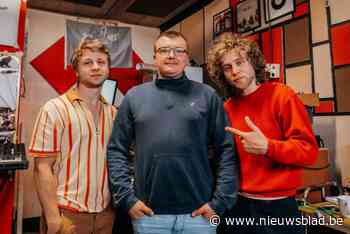 Compact Disk Dummies en Baloe trappen nieuwe voetbalseizoen bij Essevee op gang