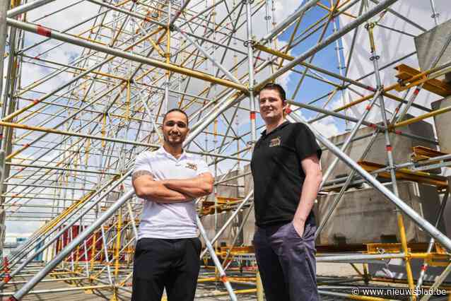 Michael en Ersin zijn de ‘steigertijgers’ achter het EK-fandorp: “Onze vrachtwagen in tijgerprint trekt veel aandacht”