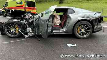 Mit 800 PS in Leitplanke: Fahrer (61) schrottet „leistungsstärkstes Serien-Cabrio der Welt“