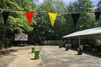 Groot scherm van Bar Bos komt aan op dag van eerste wedstrijd van de Rode Duivels: “De supporters staan droog in onze tent”