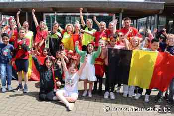 Kinderen De Krekel moedigen duivelse juffen aan