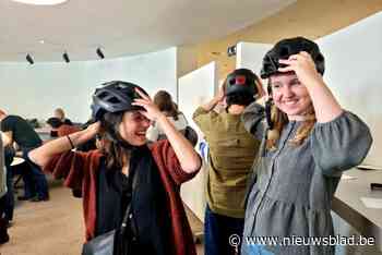 Stad deelt 8.000 fietshelmen uit aan personeel: “Uw hoofd is goud waard”