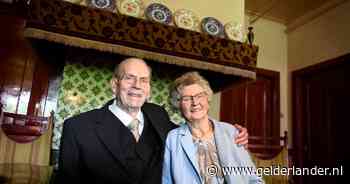 Liefde op de dansvloer groeit uit tot diamanten huwelijk: ‘Hij was knap en het klikte’