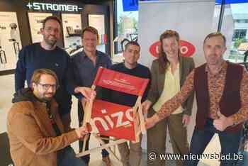 ‘De Stoel’ van Unizo staat in gemeentehuis: “We willen het gevarieerde winkelaanbod in de kijker zetten”