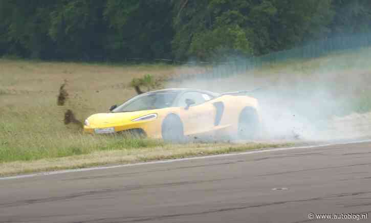 Video: 850 pk McLaren GT eindigt als grasmaaier