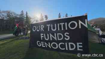 U of A to disclose, review investment policies after student and staff pressure