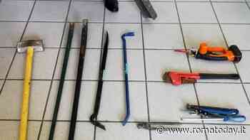 Arco di Travertino, ladri d'appartamento in azione: bloccati mentre forzano l'ingresso