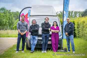 Puurs-Sint-Amands en Bornem zetten DigiKar in voor mensen met digitale vragen: “Aan boord bevinden zich heel aanspreekbare mensen”