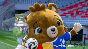 Blamage für UEFA: YouTuber schmuggelt sich als Maskottchen bei Eröffnungsspiel aufs Spielfeld