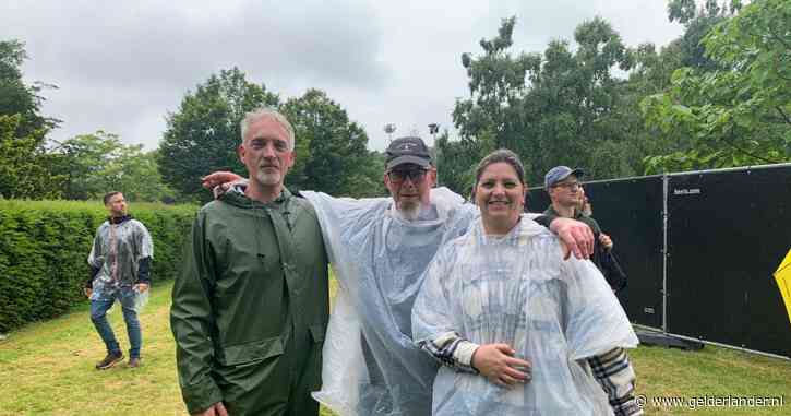 Drijfnat in modderpoel Goffertpark, maar dat deert Rammstein-bezoeker nauwelijks; druk op wegen rond Nijmegen