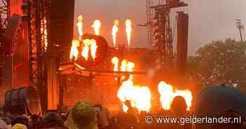 Feuer Frei! Vuur, rook en special effects drijven over modderpoel Goffertpark tijdens concert Rammstein