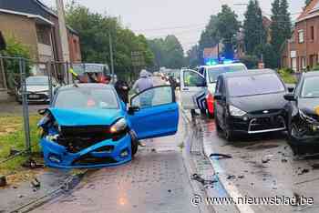 Kop-staartaanrijding aan de lichten op Moleneinde