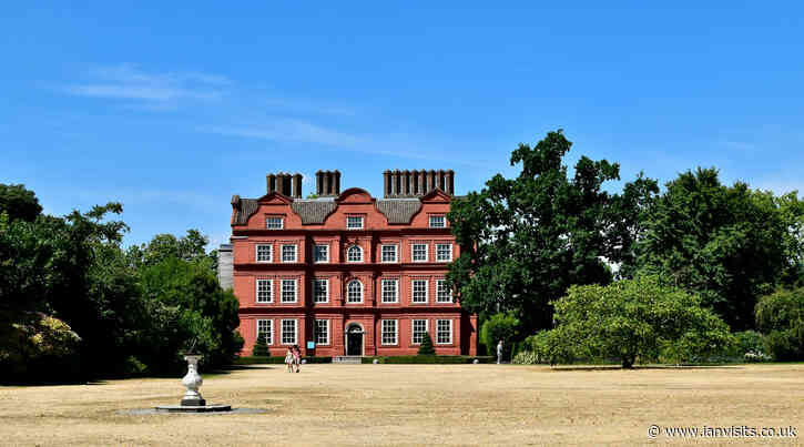 Evening curator tour and talk at Kew Palace