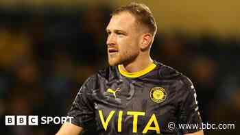 Vale sign Stockport midfielder Croasdale