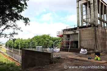 Afbraak gevel tunnelgebouw. Verkeer op E34 moet weekend lang door gemeentecentrum
