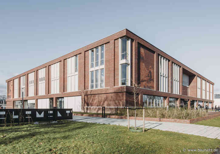 Berufsbilder auf Ziegelmosaiken
 - Schule von De Zwarte Hond in Almersfoort