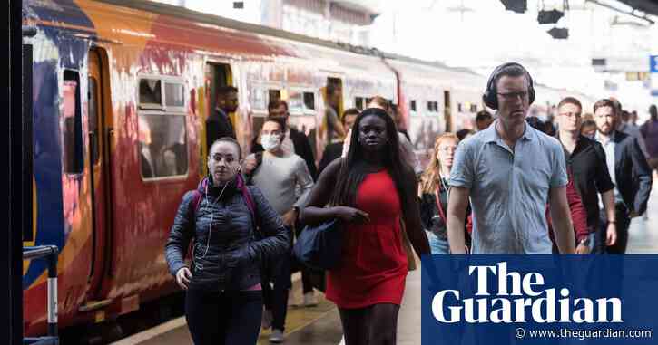 Rail season ticket use in Great Britain falls to record low