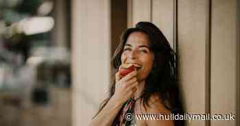 Eating two pieces of common fruit a day can lower cholesterol levels, says expert